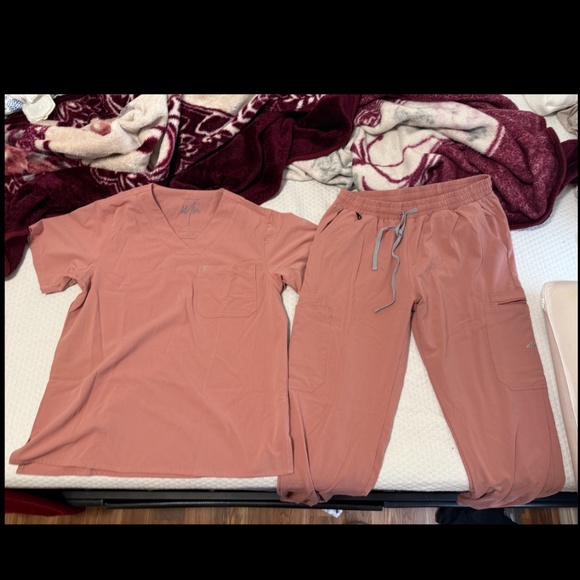 Scrub Set - Picture 1 of 4